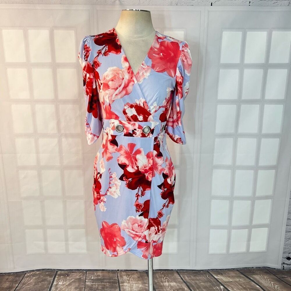 🔥🔥 5/$25 sale 🔥🔥 Venus light blue floral short puff sleeve grommet cutout waist